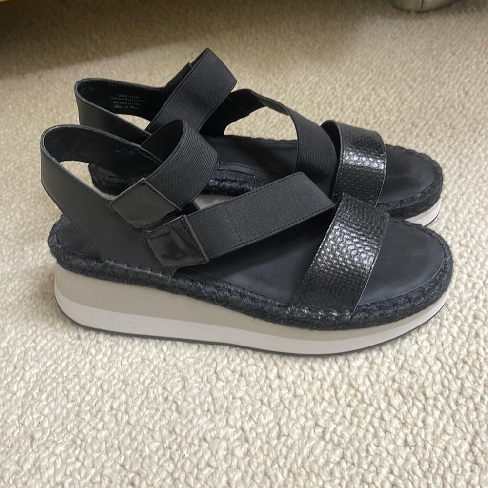 Size 9 Donald plunger wedge sandal
